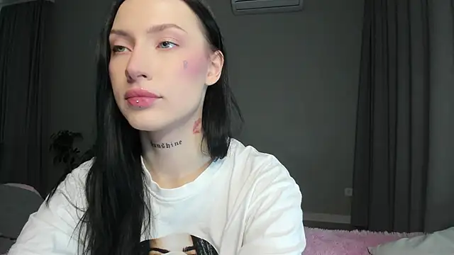 Snapshot of JenniferQueen11 chatting on 09.12.25 JenniferQueen11 online show from 09.12.25