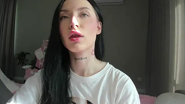 Snapshot of JenniferQueen11 chatting on 09.14.25 JenniferQueen11 online show from 09.14.25