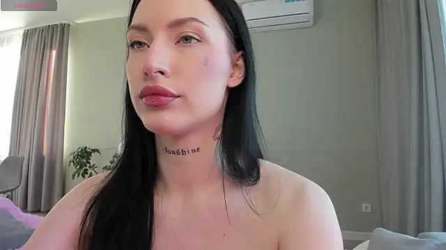 Snapshot of JenniferQueen11 chatting on 09.27.25 JenniferQueen11 online show from 09.27.25