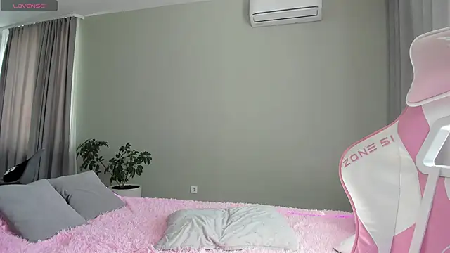 Snapshot of JenniferQueen11 chatting on 09.30.25 JenniferQueen11 online show from 09.30.25