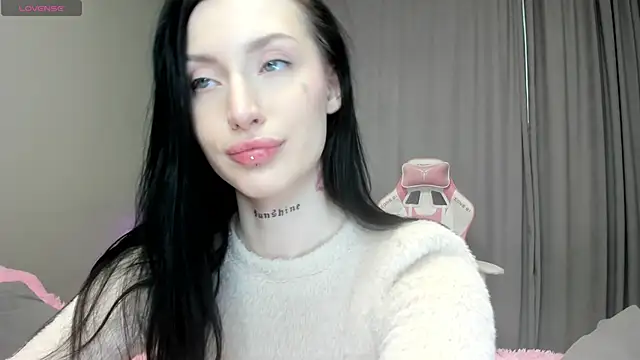 Snapshot of JenniferQueen11 chatting on 10.04.25 JenniferQueen11 online show from 10.04.25