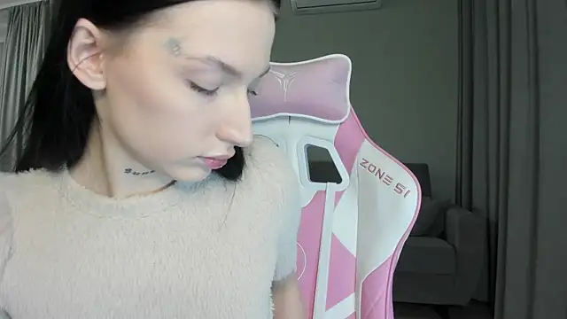 Snapshot of JenniferQueen11 chatting on 10.17.25 JenniferQueen11 online show from 10.17.25