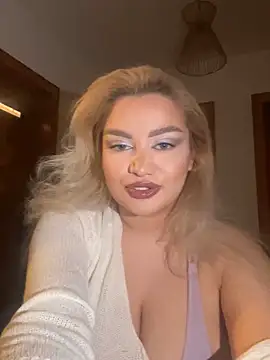 Snapshot of EmiliaPetrova chatting on 01.26.25 EmiliaPetrova online show from 01.26.25