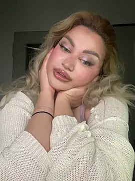 Snapshot of EmiliaPetrova chatting on 02.15.25 EmiliaPetrova online show from 02.15.25