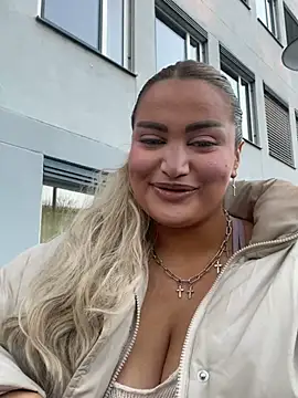 Snapshot of EmiliaPetrova chatting on 03.07.25 EmiliaPetrova online show from 03.07.25