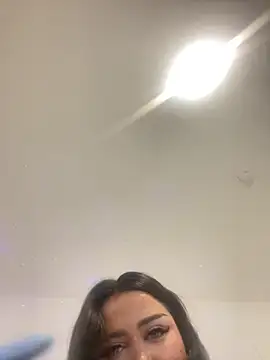 Snapshot of EmiliaPetrova chatting on 09.28.25 EmiliaPetrova online show from 09.28.25