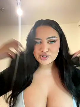 Snapshot of EmiliaPetrova chatting on 10.16.25 EmiliaPetrova online show from 10.16.25