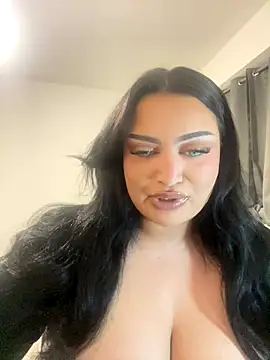 Snapshot of EmiliaPetrova chatting on 10.18.25 EmiliaPetrova online show from 10.18.25