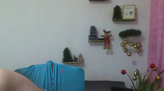 Snapshot of lorenitabella chatting on 12.17.24 lorenitabella online show from 12.17.24