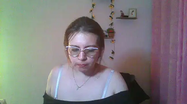 Snapshot of lorenitabella chatting on 01.28.25 lorenitabella online show from 01.28.25