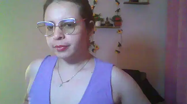 Snapshot of lorenitabella chatting on 01.28.25 lorenitabella online show from 01.28.25