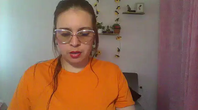 Snapshot of lorenitabella chatting on 02.13.25 lorenitabella online show from 02.13.25