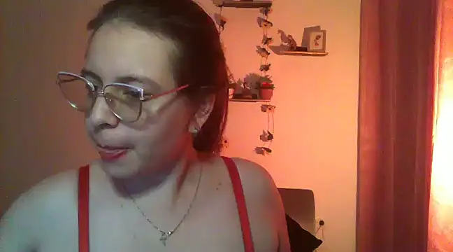 Snapshot of lorenitabella chatting on 02.15.25 lorenitabella online show from 02.15.25