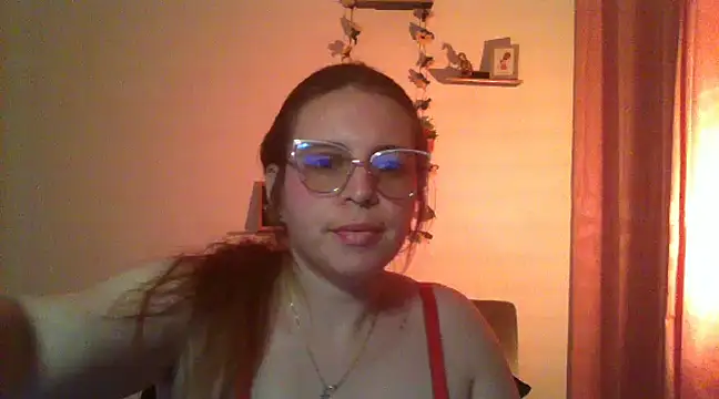 Snapshot of lorenitabella chatting on 02.15.25 lorenitabella online show from 02.15.25