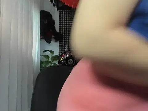 lorenitabella online show from 10.13.25