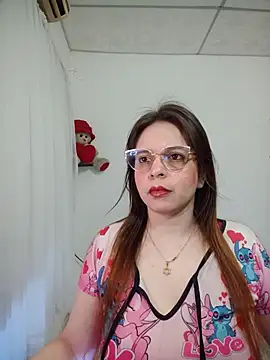 Snapshot of lorenitabella chatting on 06.13.26 lorenitabella online show from 06.13.26