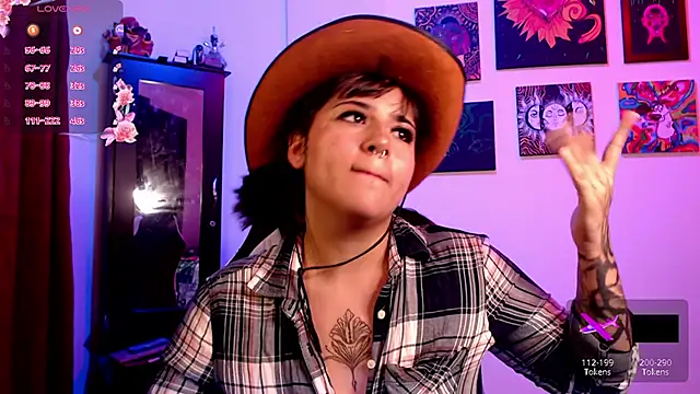 Snapshot of raven-gotic chatting on 02.05.25 raven-gotic online show from 02.05.25