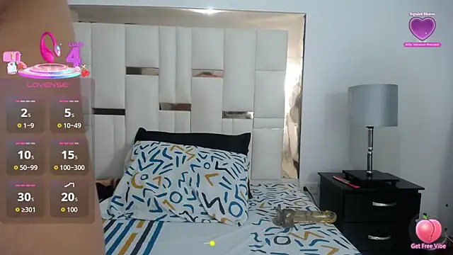 Snapshot of ambercordoba chatting on 12.19.25 ambercordoba online show from 12.19.25