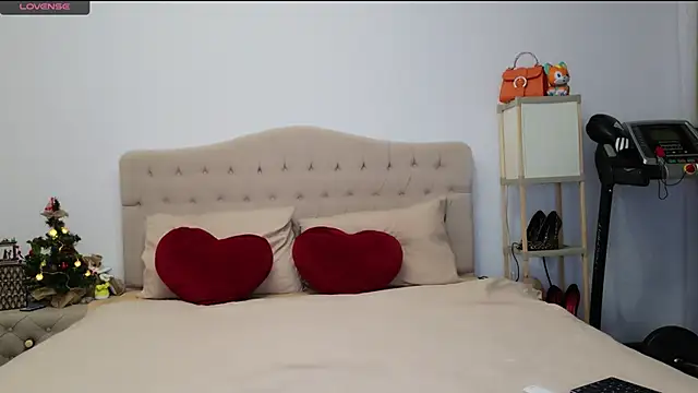 Snapshot of Annyfit4you chatting on 12.16.24 Annyfit4you online show from 12.16.24