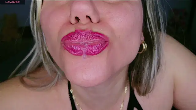 Snapshot of Annyfit4you chatting on 02.11.25 Annyfit4you online show from 02.11.25