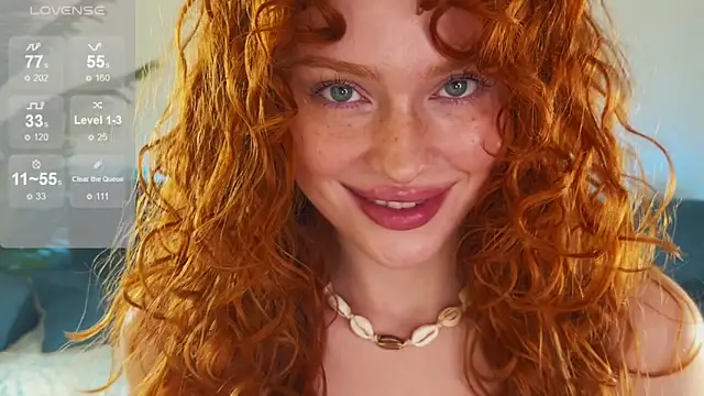 Snapshot of Born_to_Loveee chatting on 10.20.25 Born to Loveee online show from 10.20.25