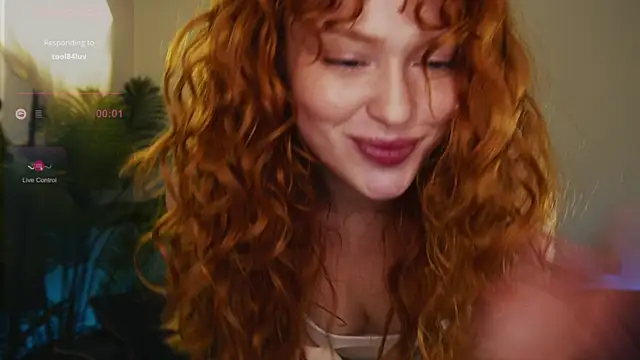 Snapshot of Born_to_Loveee chatting on 11.11.25 Born to Loveee online show from 11.11.25