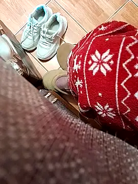 Snapshot of feet_toes chatting on 02.18.25 feet toes online show from 02.18.25