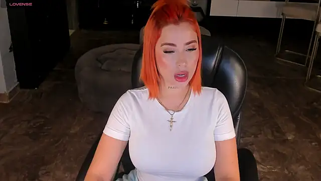 Snapshot of MadelineFox chatting on 09.28.25 MadelineFox online show from 09.28.25