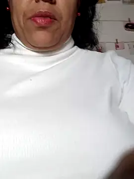 Snapshot of Molly_newman6 chatting on 02.14.25 Molly newman6 online show from 02.14.25