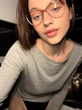 Camilla Railian online show from 12.02.24