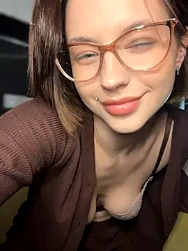 Camilla Railian online show from 12.03.24