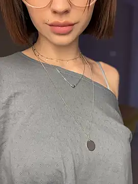 Camilla Railian online show from 01.03.25