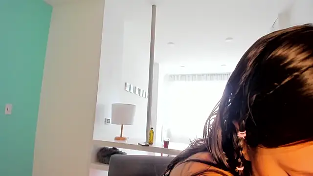 Snapshot of JosieSkyess chatting on 10.18.25 JosieSkyess online show from 10.18.25