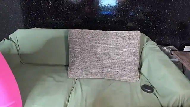 Snapshot of LondonBadGirl chatting on 03.07.25 LondonBadGirl online show from 03.07.25