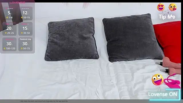 Snapshot of wildangeloflove chatting on 10.29.25 wildangeloflove online show from 10.29.25