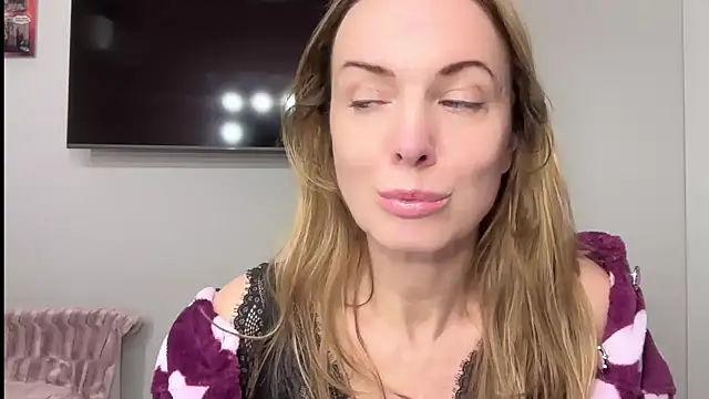 Snapshot of RachellAmazing chatting on 02.05.25 RachellAmazing online show from 02.05.25