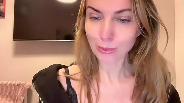 Snapshot of RachellAmazing chatting on 02.13.25 RachellAmazing online show from 02.13.25