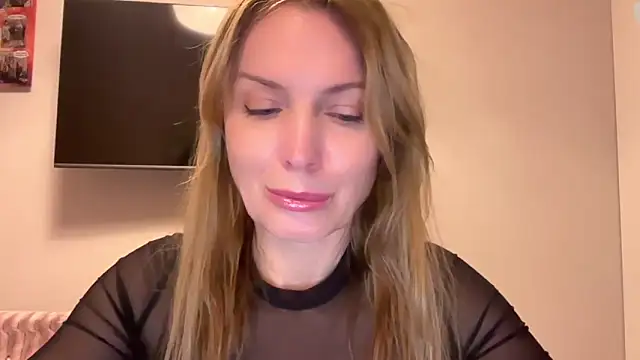 Snapshot of RachellAmazing chatting on 02.14.25 RachellAmazing online show from 02.14.25