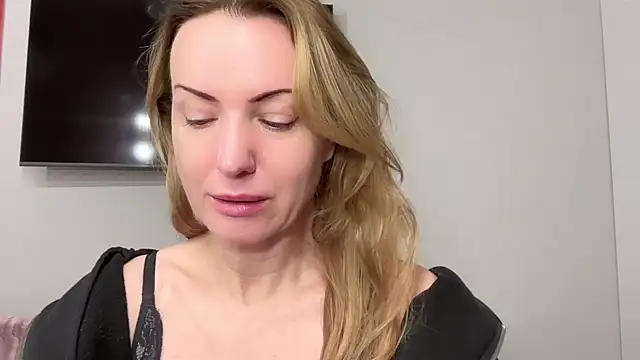 Snapshot of RachellAmazing chatting on 02.15.25 RachellAmazing online show from 02.15.25