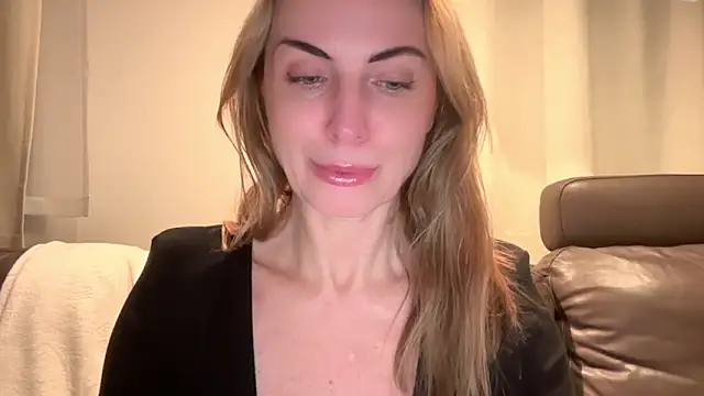 Snapshot of RachellAmazing chatting on 02.17.25 RachellAmazing online show from 02.17.25