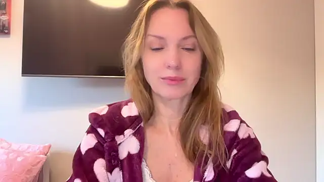 Snapshot of RachellAmazing chatting on 03.18.25 RachellAmazing online show from 03.18.25
