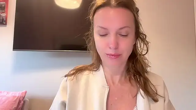 Snapshot of RachellAmazing chatting on 03.19.25 RachellAmazing online show from 03.19.25