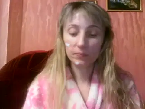 Snapshot of Biddy_Alana chatting on 12.10.24 Biddy Alana online show from 12.10.24