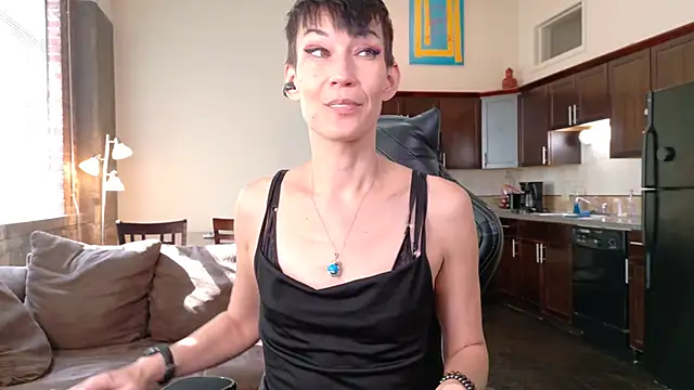 EveEnigma online show from 10.01.25