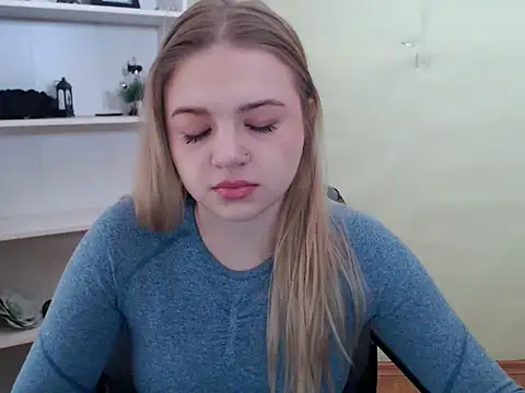 CrazyGloria online show from 02.08.25