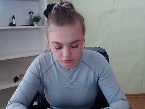 CrazyGloria online show from 03.06.25