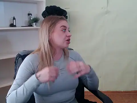 CrazyGloria online show from 03.20.25