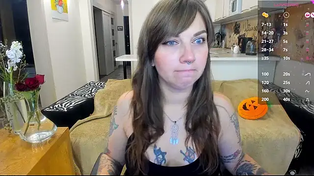 Snapshot of StacyTigerr chatting on 10.29.25 StacyTigerr online show from 10.29.25