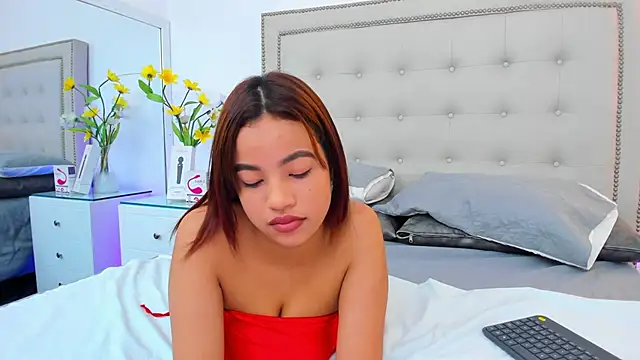 Snapshot of AnahiRivera chatting on 12.04.24 AnahiRivera online show from 12.04.24