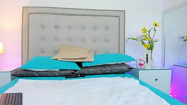 Snapshot of AnahiRivera chatting on 03.07.25 AnahiRivera online show from 03.07.25